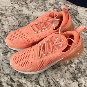 NIKE Air 270 women’s shoes SIZE 10